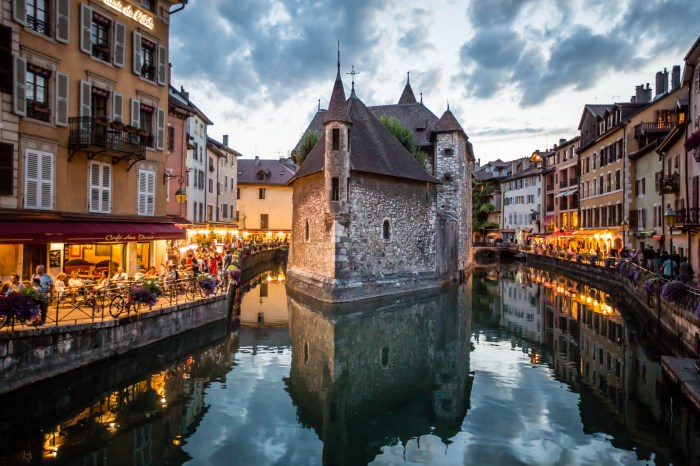 Annecy france palais itinerary weeks french restaurants alps canals isle famous tour trip road bike most lake tours palace dining